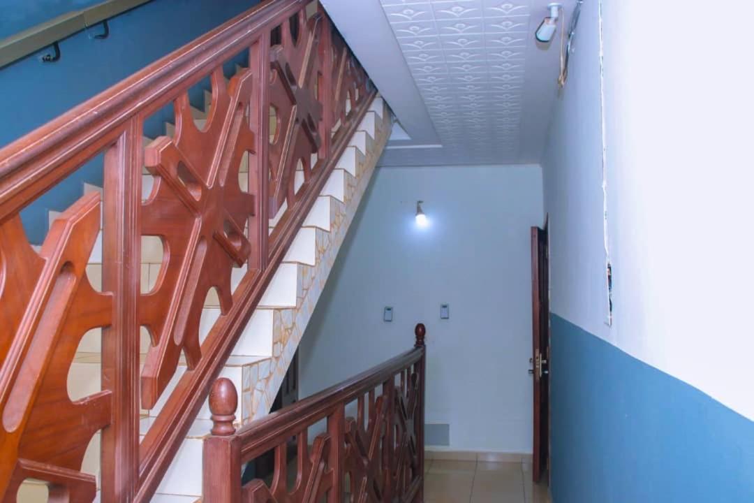 Appartement Meuble 2 Chambres Montee Jouvence Yaoundé Dış mekan fotoğraf