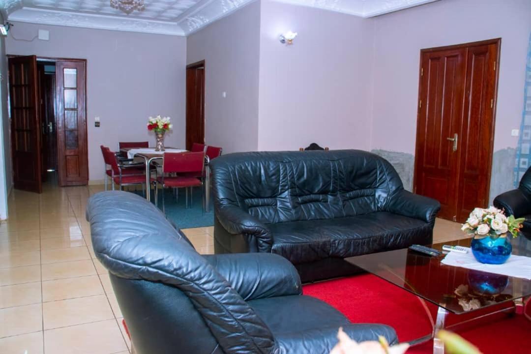 Appartement Meuble 2 Chambres Montee Jouvence Yaoundé Dış mekan fotoğraf