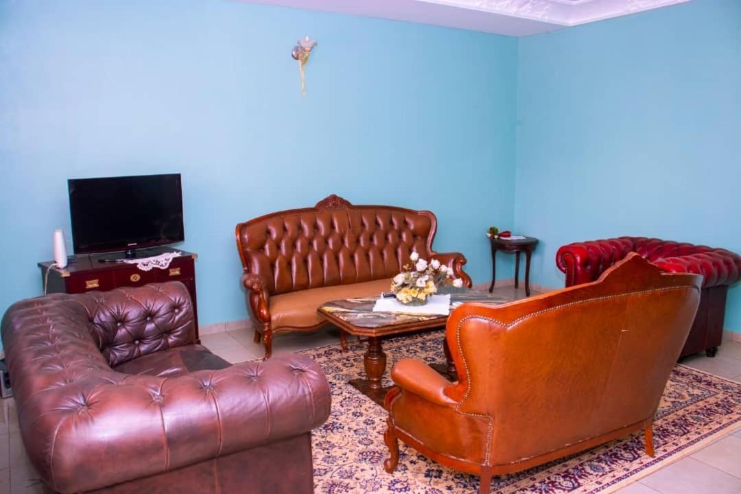 Appartement Meuble 2 Chambres Montee Jouvence Yaoundé Dış mekan fotoğraf