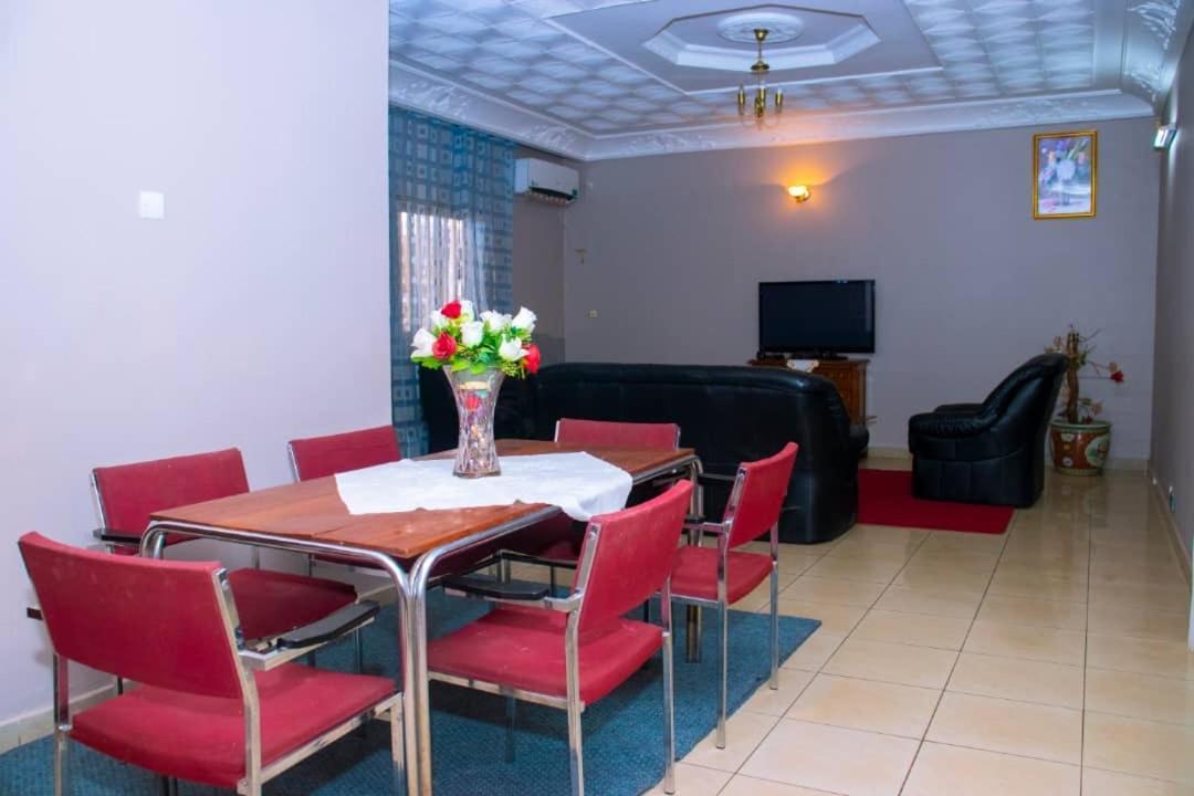 Appartement Meuble 2 Chambres Montee Jouvence Yaoundé Dış mekan fotoğraf